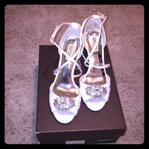 NIB Badgley Mischka white satin wedge sz 9